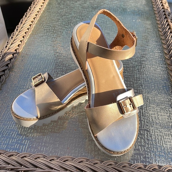 Daybreaks by NINA Shoes - Two Tone Metallic lug sole sandal